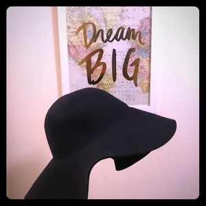 Like new - Felt Floppy Hat in Black